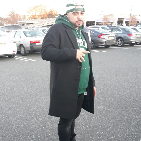 Meet your Posher, Chris - Picture 2 of 4